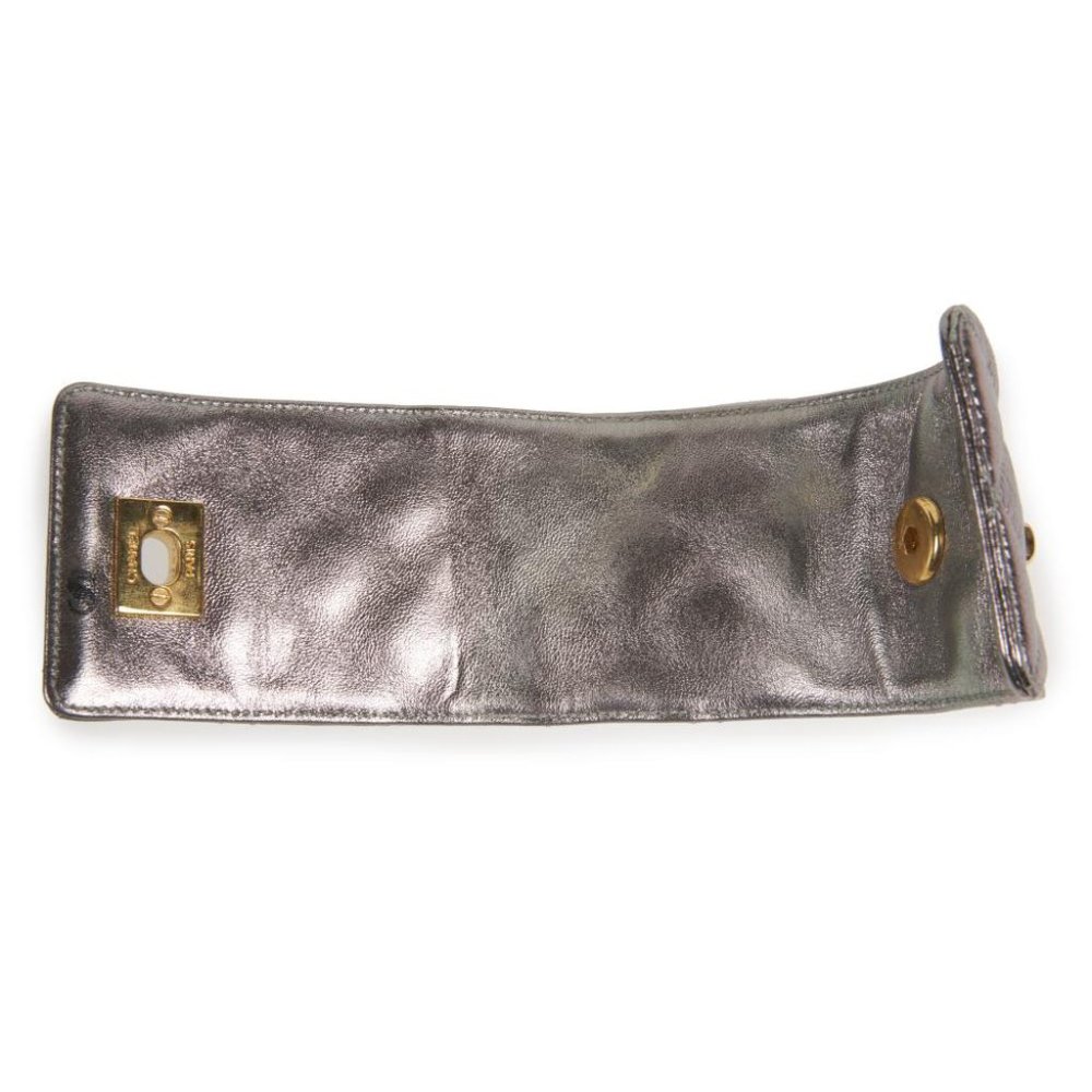 Chanel Quilted Silver Leather CC Gold Turn-Lock Wide Cuff - Picture 2 of 3